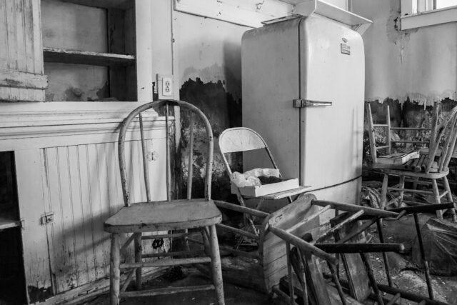 savoy-montana-abandoned-schoolhouse-chairs-fridge-1796